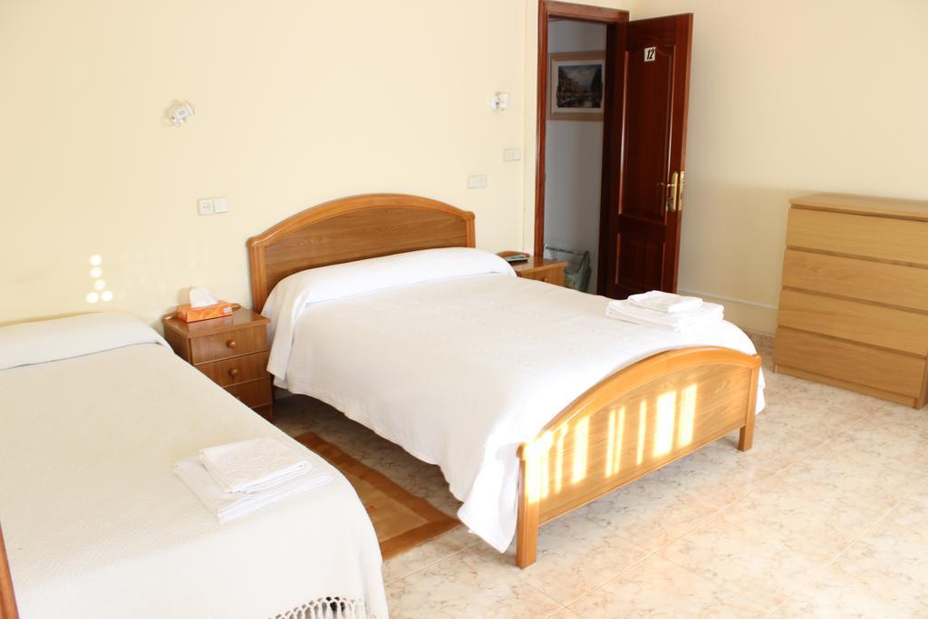 O Cruceiro Hotell Puentedeume Rom bilde